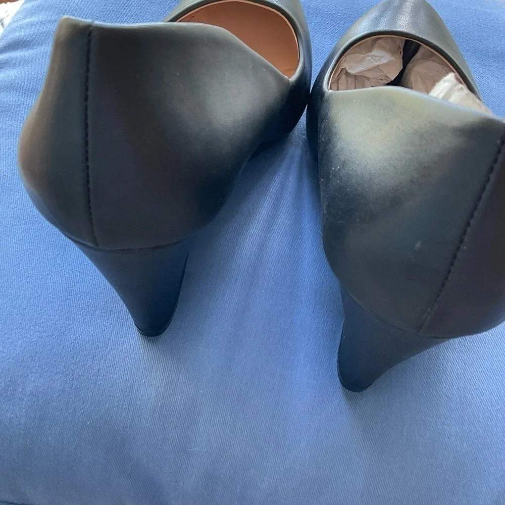 BELLA Marie “Heidi” PU Wedges new without box